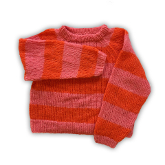 sweater-koralroed-og-lyseroed